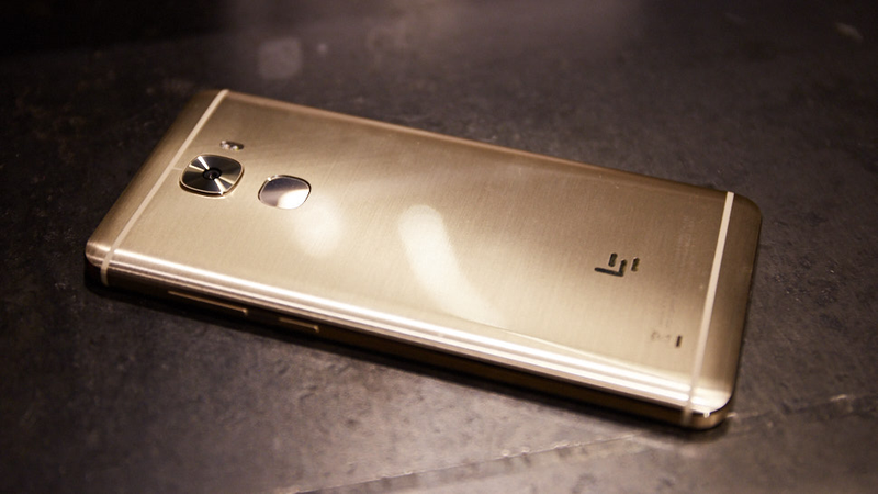 The coating looks plastic and feels plastic.